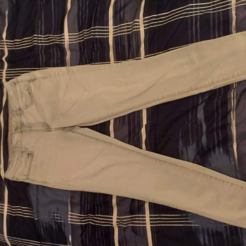 American Eagle light wash stretchy denim jeans